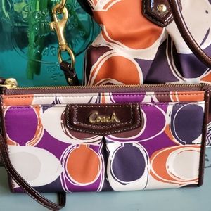 Coach Signature Zippy Wallet